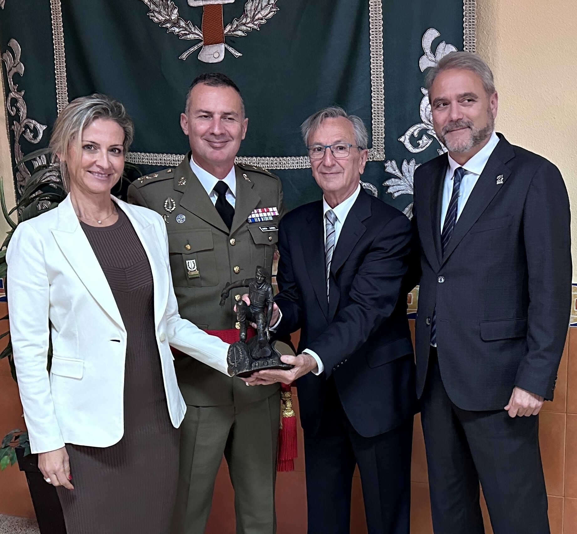 EL MANDO DE OPERACIONES ESPECIALES DEL EJÉRCITO DE TIERRA PREMIA A LA CÁTEDRA DE SIMULACIÓN CLÍNICA DE LA FUNDACIÓN ASISA Y LA UNIVERSIDAD MIGUEL HERNÁNDEZ